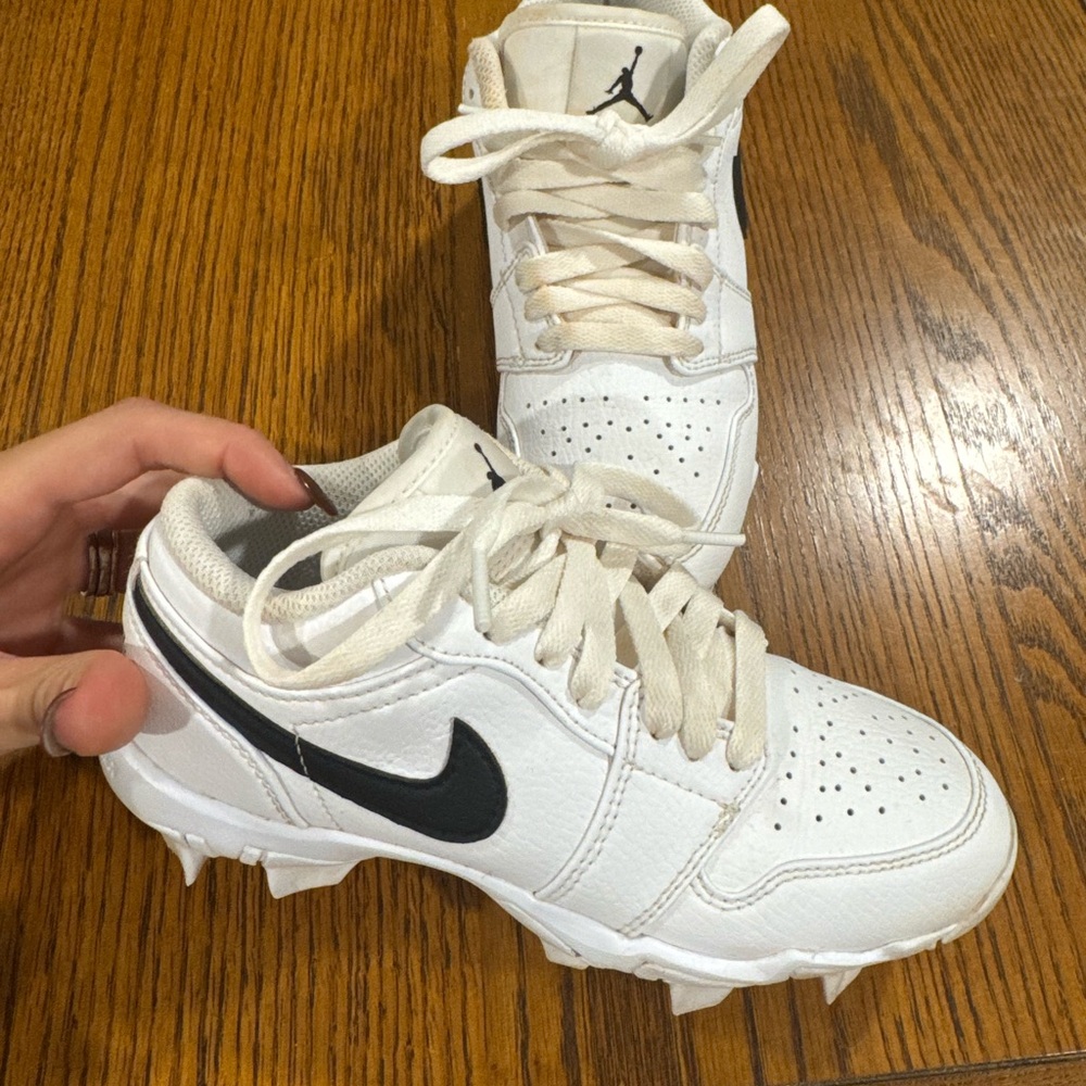 Jordan youth baseball cleats